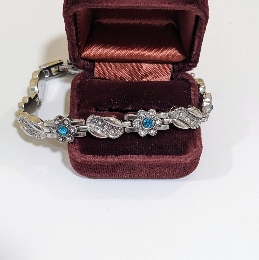 Vintage Jewelry. Lot # 16 Pieces. All usable. Bracelets Necklaces  Rings.